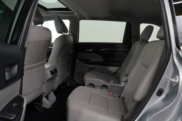 Vehicle image 16 of 29