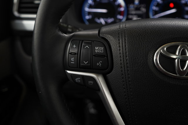 Vehicle image 22 of 29
