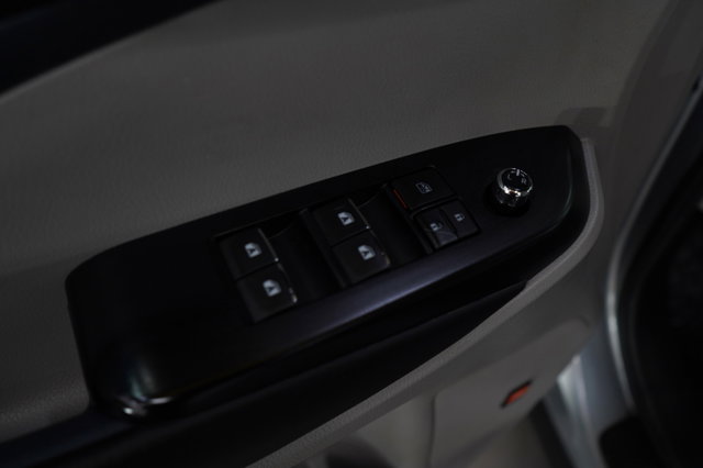 Vehicle image 18 of 29