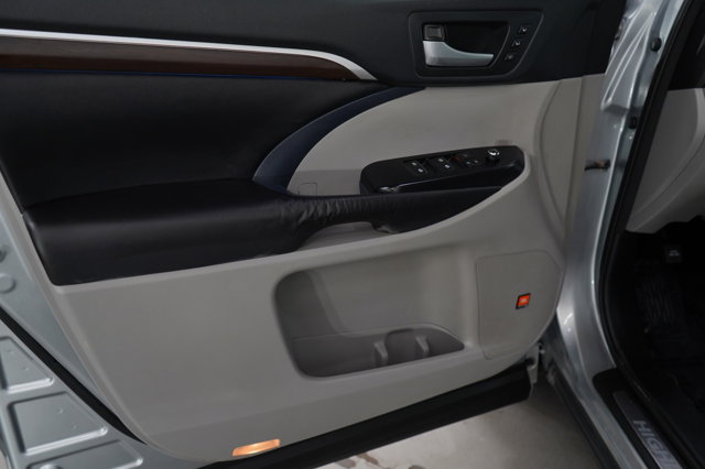 Vehicle image 17 of 29