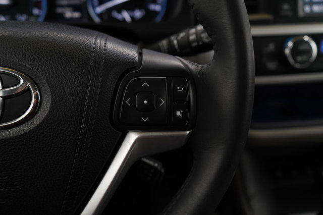 Vehicle image 23 of 29