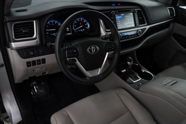 Vehicle image 21 of 29