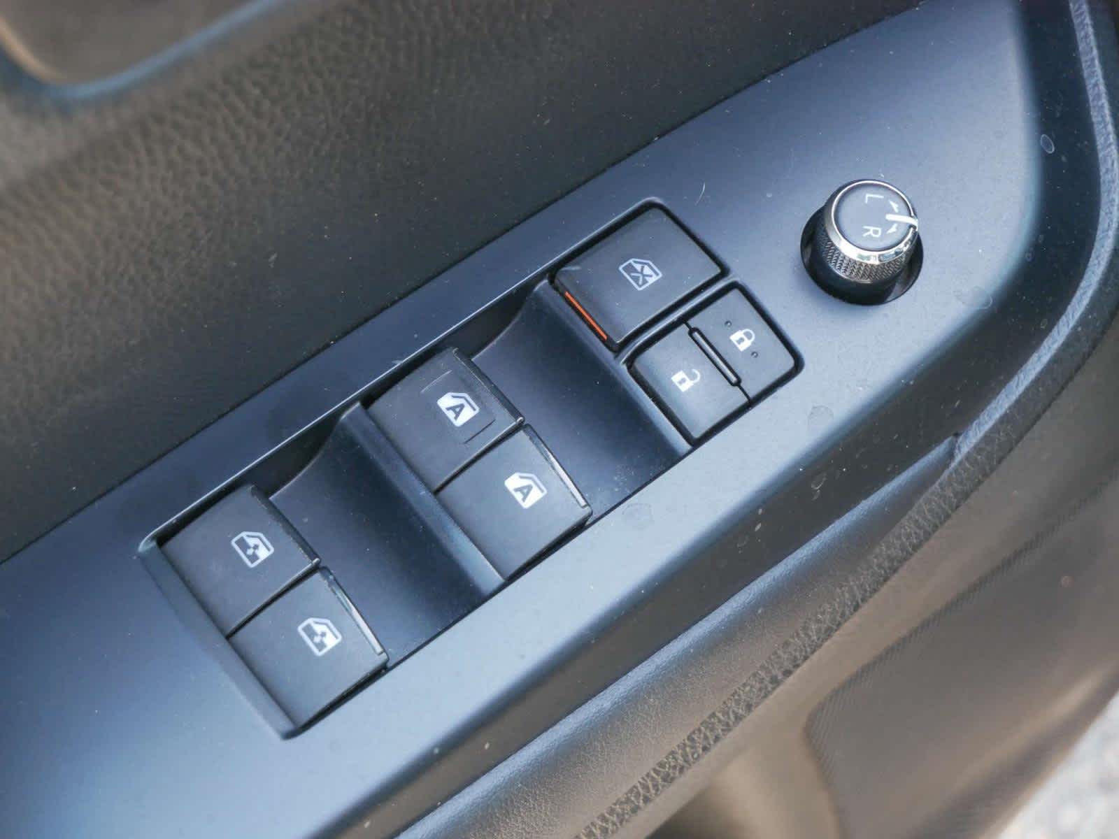 Vehicle image 16 of 33