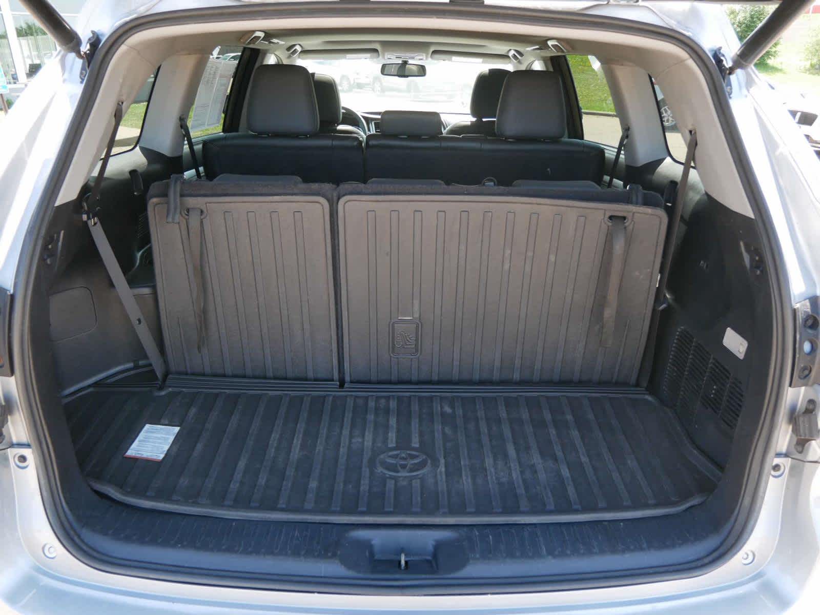 Vehicle image 13 of 33