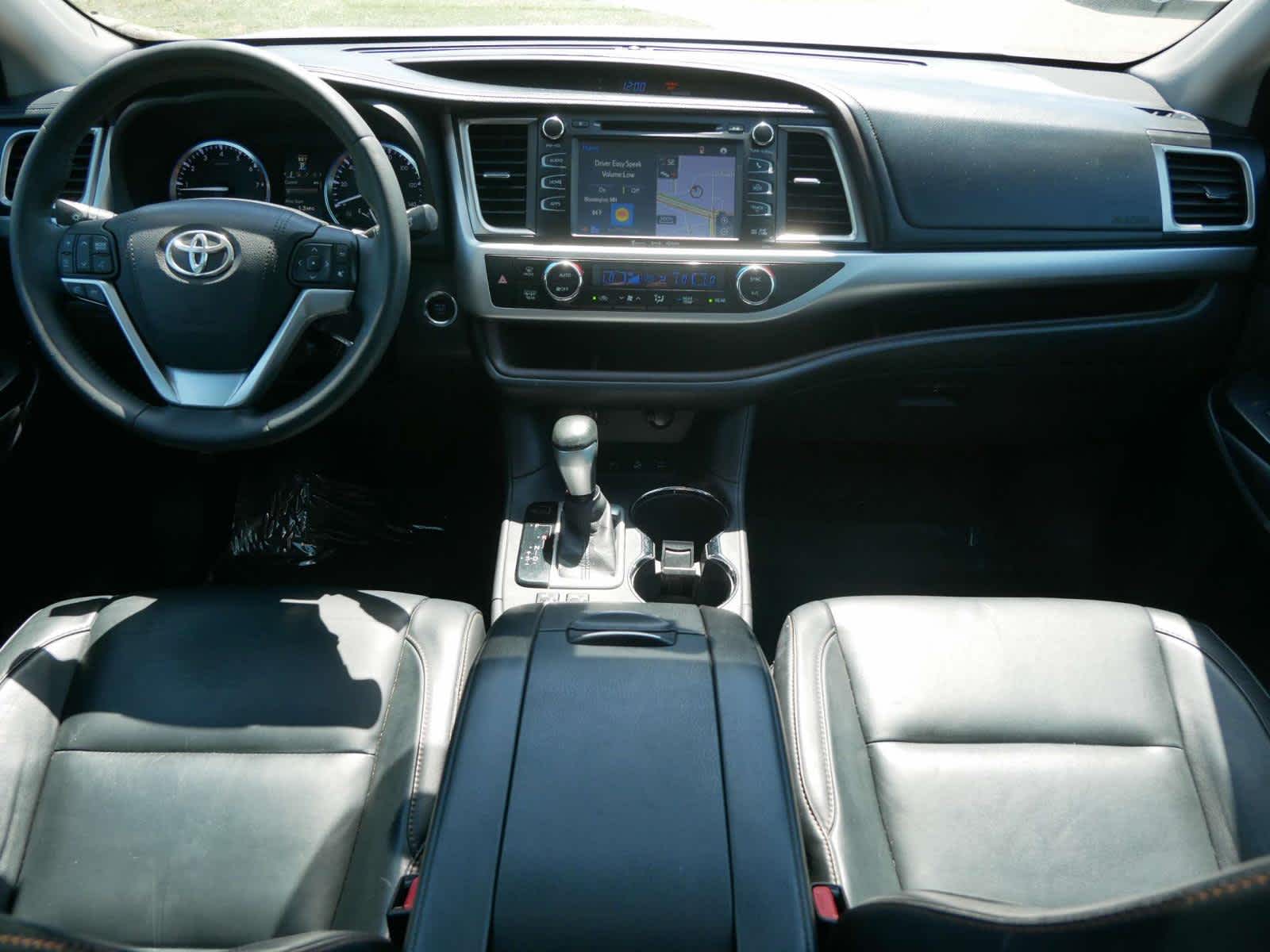 Vehicle image 14 of 33