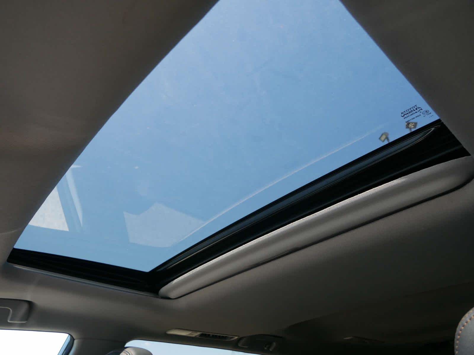 Vehicle image 32 of 33