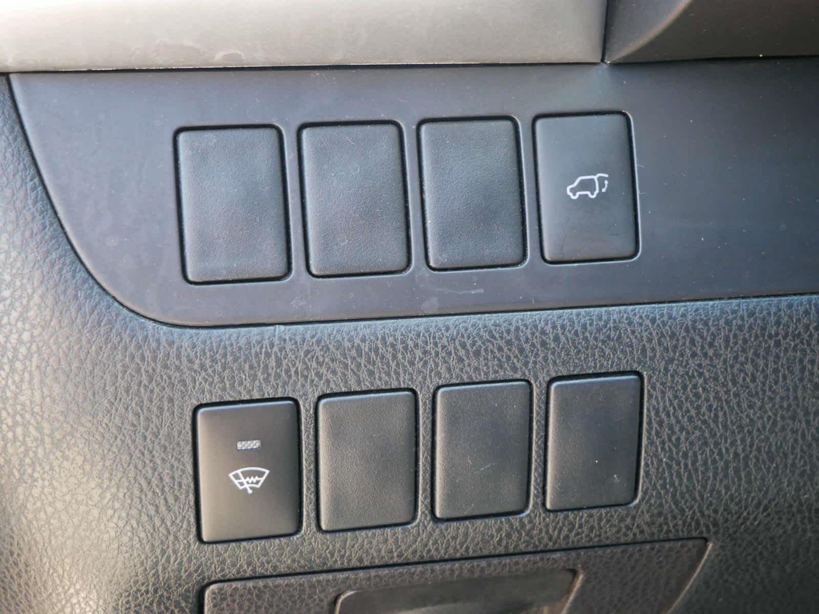 Vehicle image 18 of 33