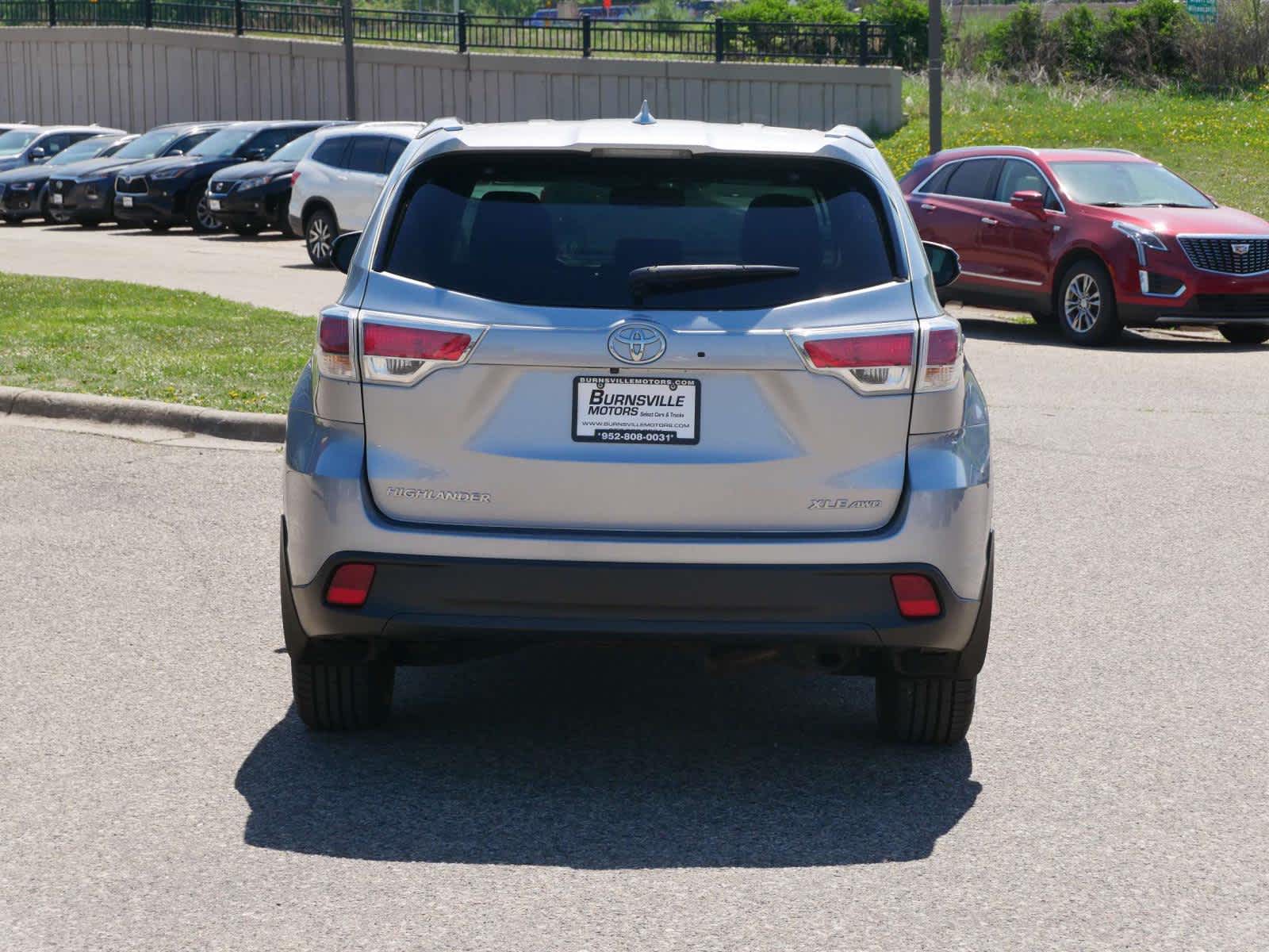 Vehicle image 6 of 33