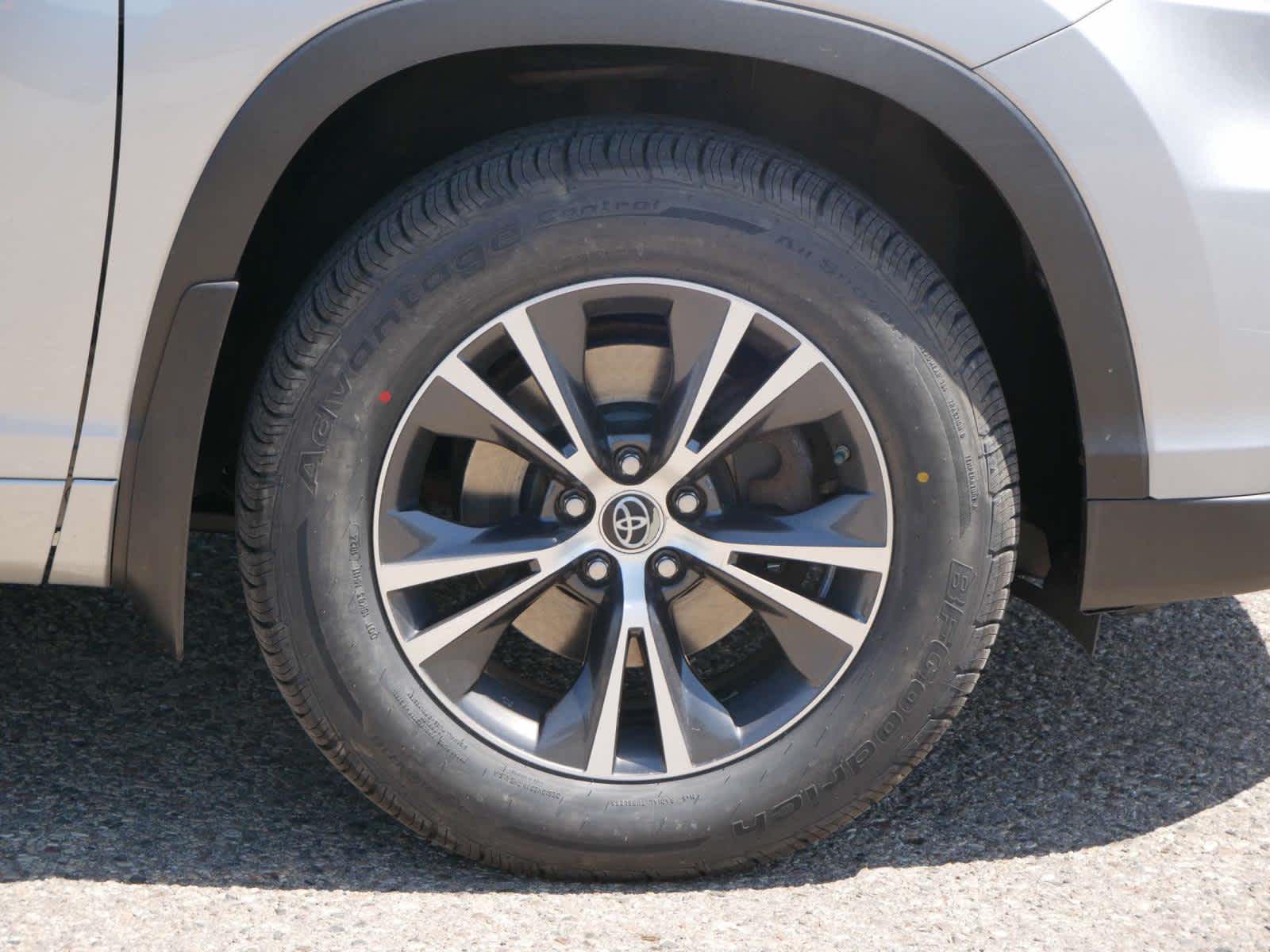 Vehicle image 9 of 33