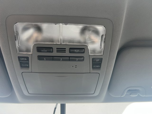 Vehicle image 20 of 28