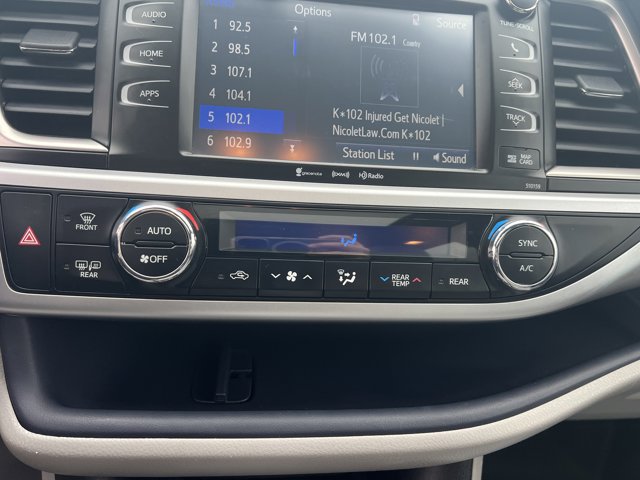 Vehicle image 18 of 28