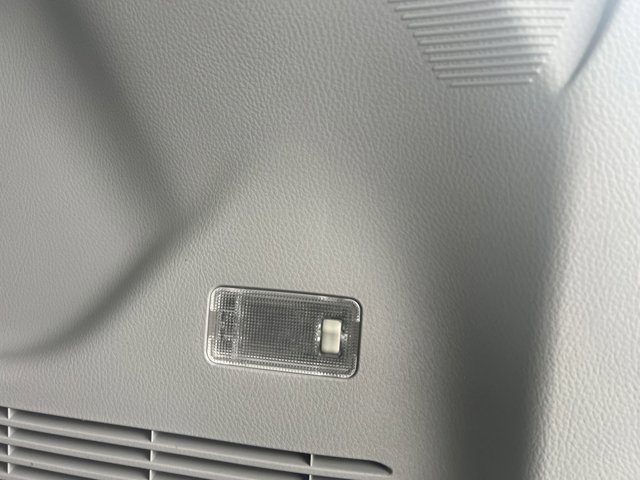 Vehicle image 21 of 28