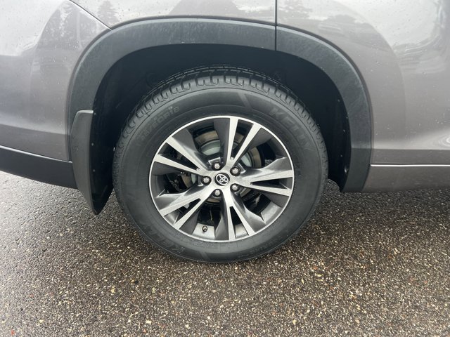 Vehicle image 9 of 28