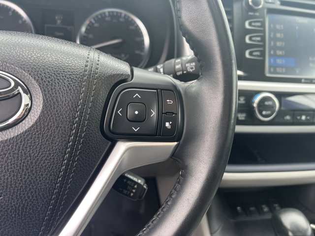 Vehicle image 24 of 28