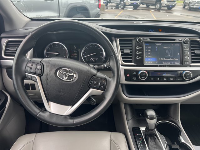 Vehicle image 13 of 28