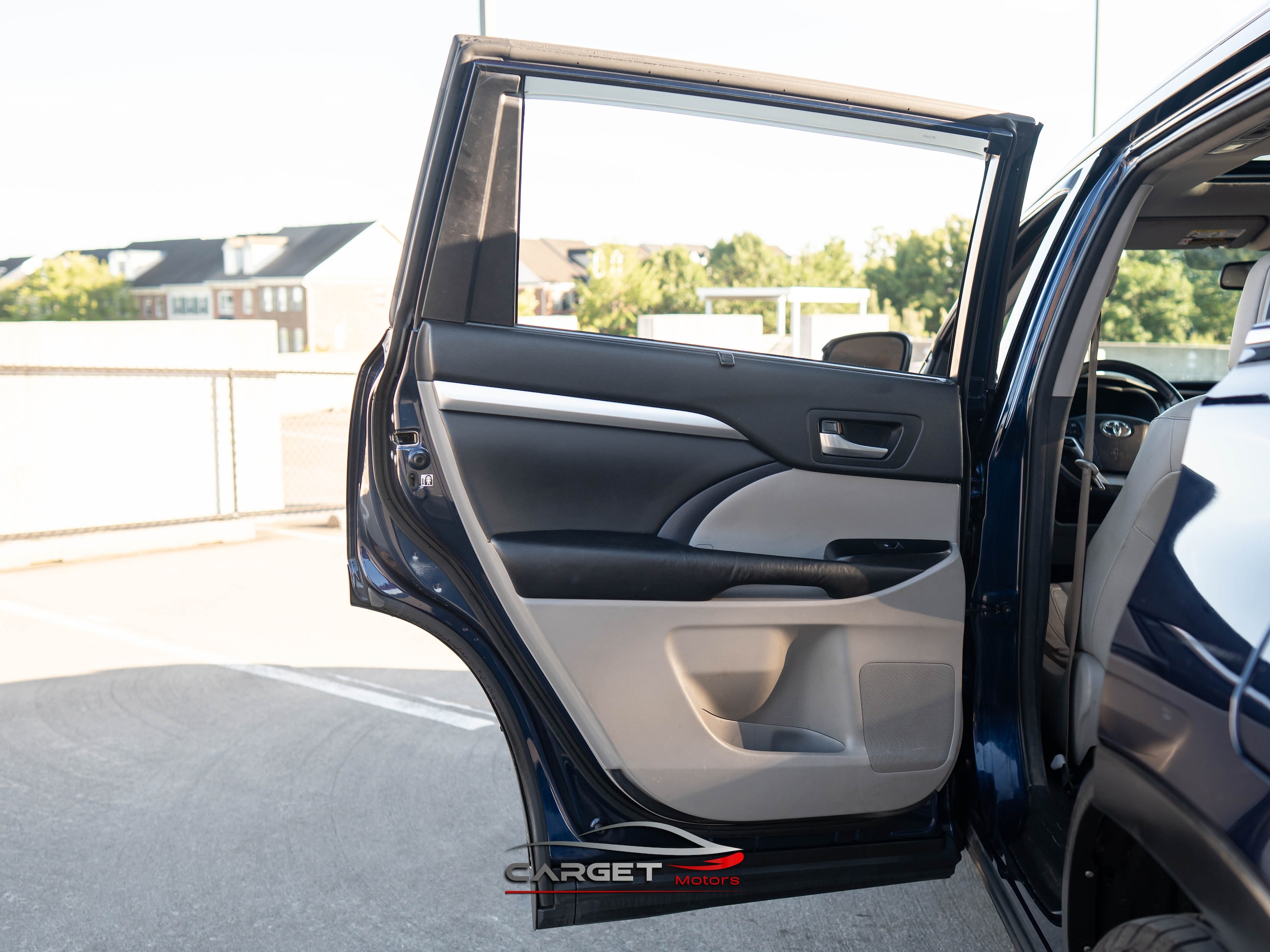 Vehicle image 37 of 46