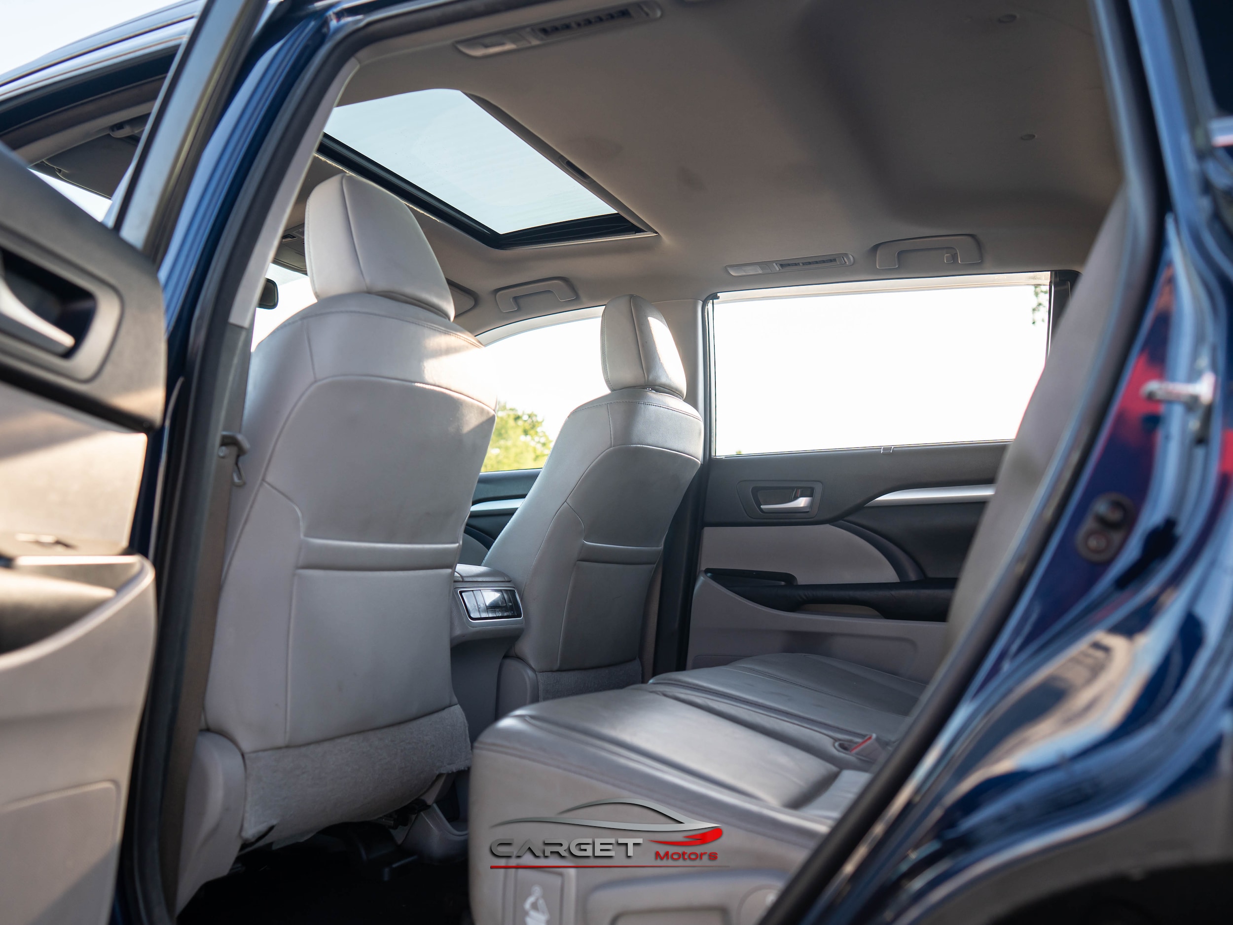 Vehicle image 19 of 46