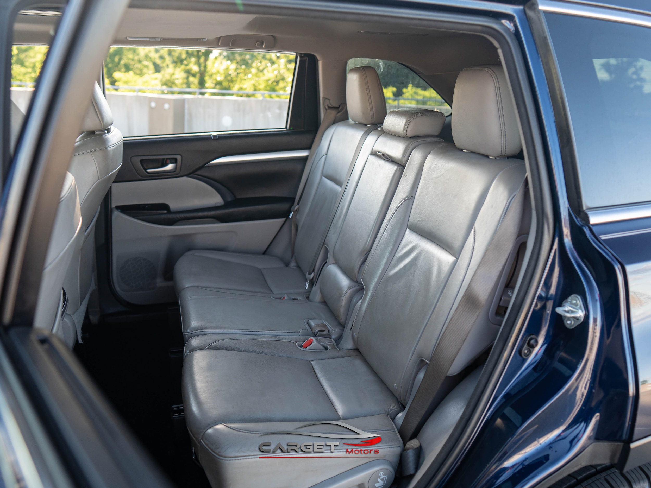 Vehicle image 18 of 46