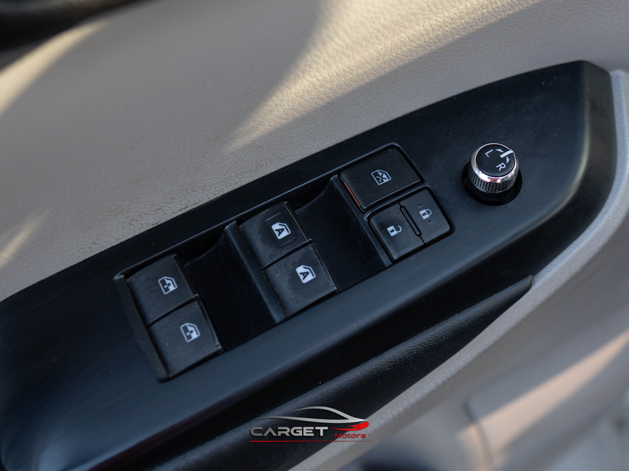 Vehicle image 34 of 46