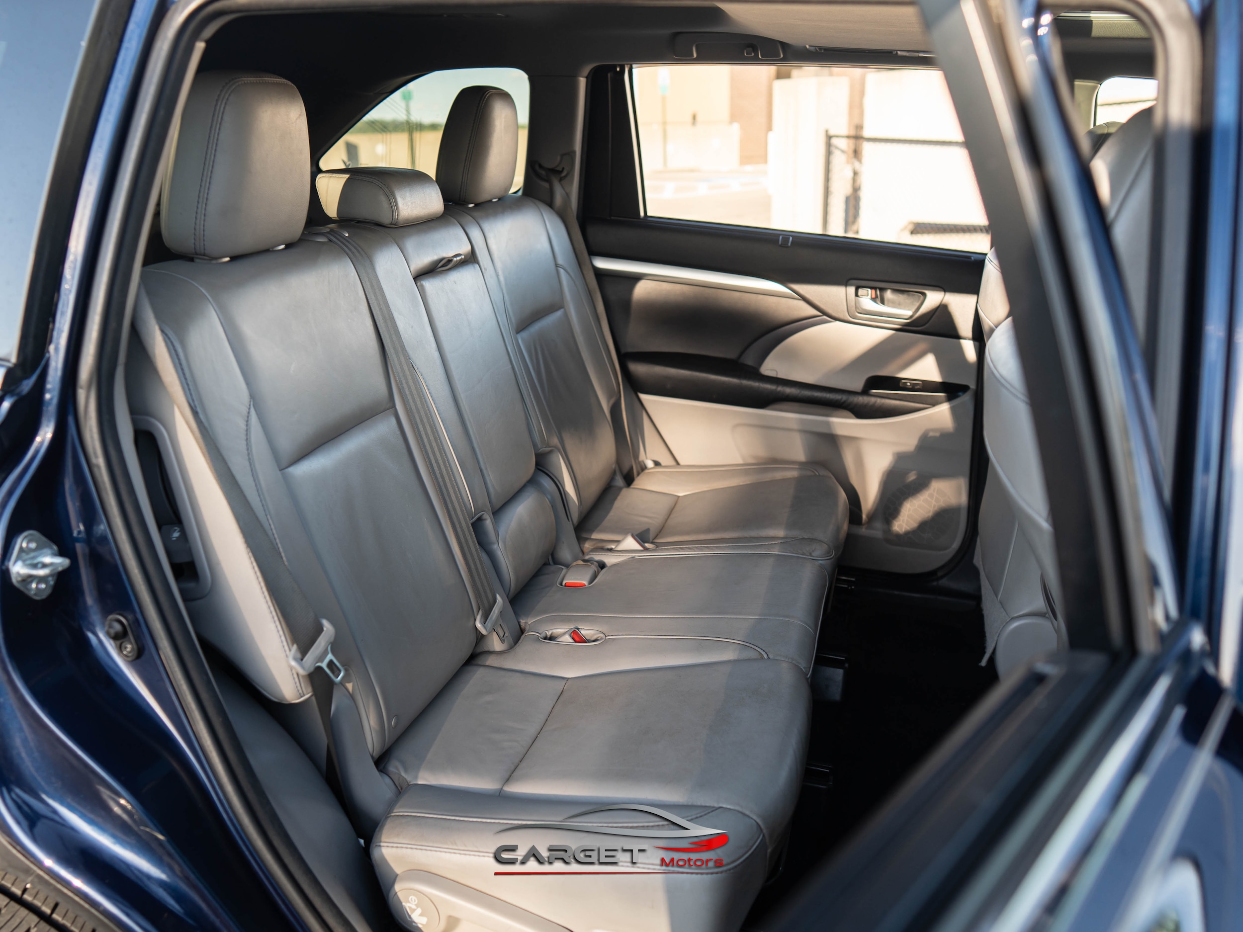 Vehicle image 16 of 46