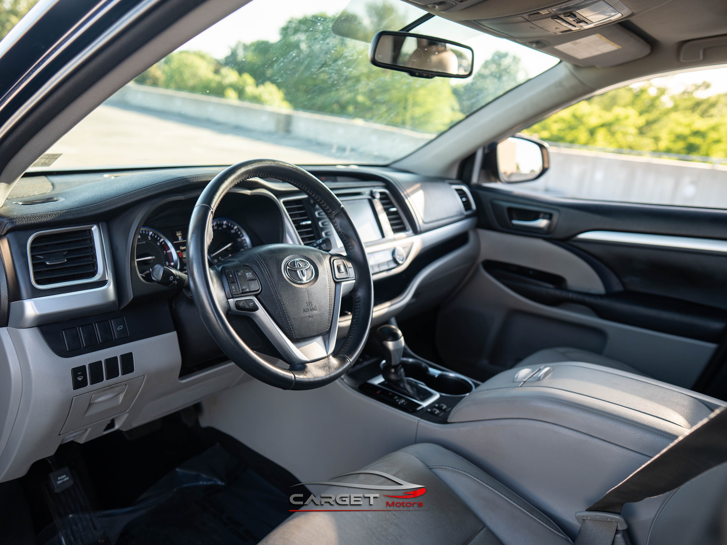 Vehicle image 11 of 46