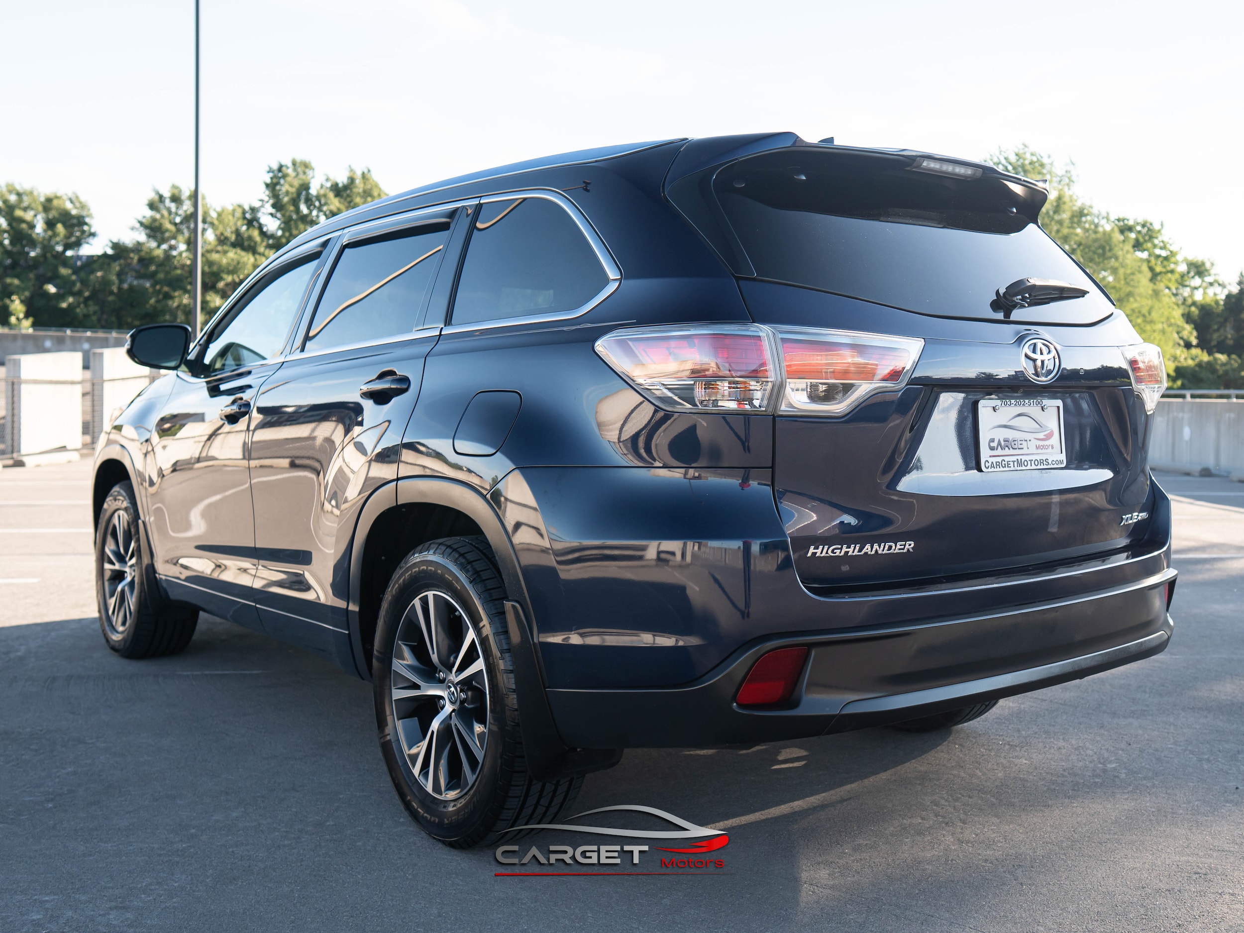 Vehicle image 4 of 46