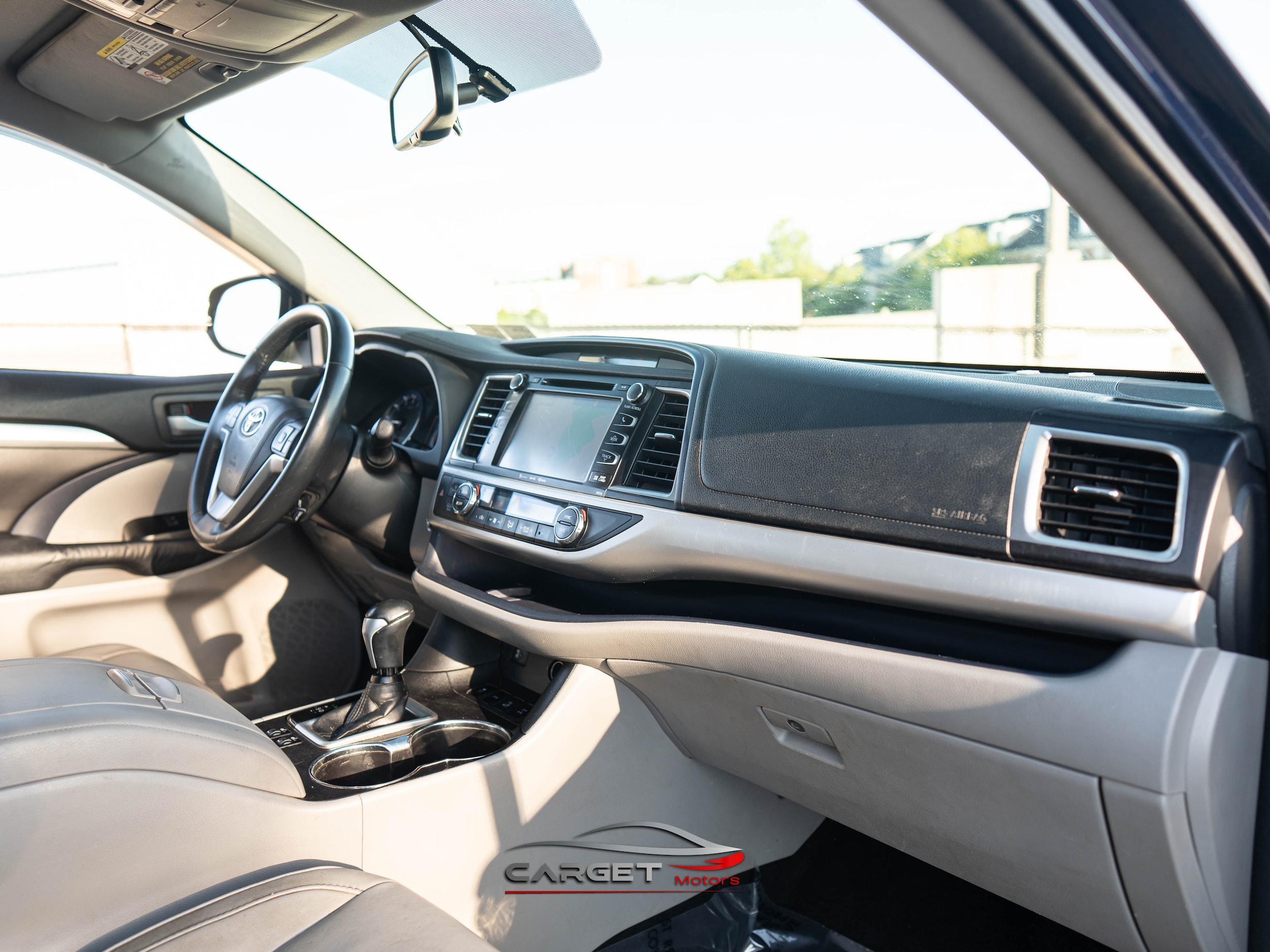 Vehicle image 13 of 46