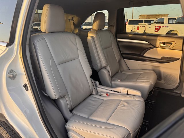 Vehicle image 25 of 27