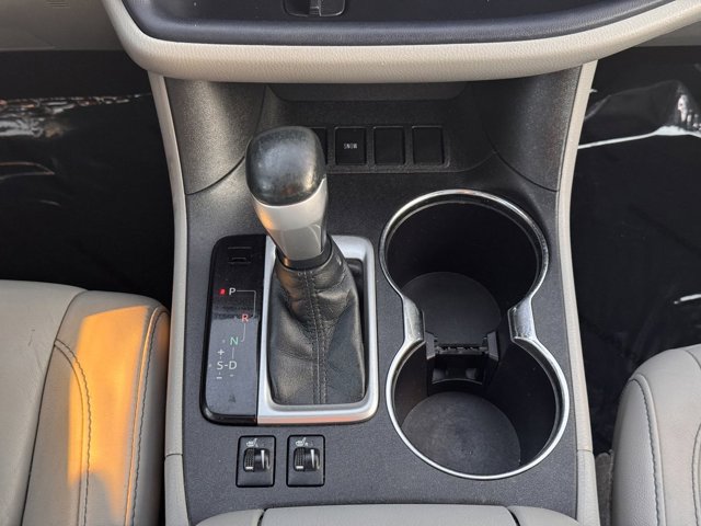 Vehicle image 19 of 27
