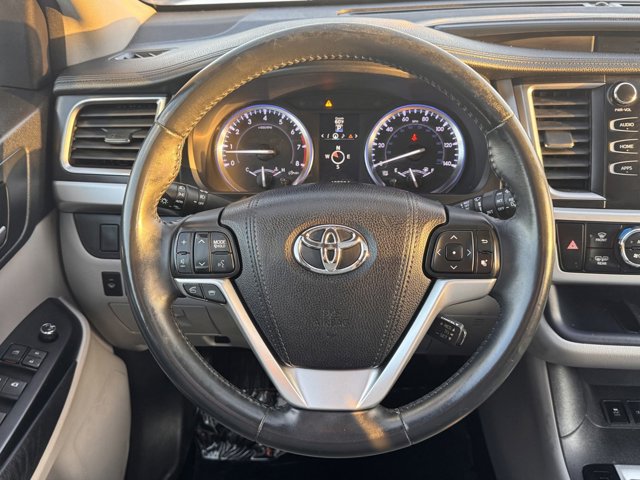 Vehicle image 13 of 27