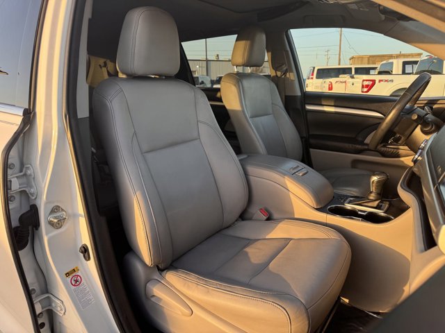 Vehicle image 23 of 27