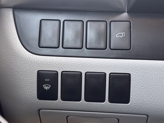 Vehicle image 21 of 27