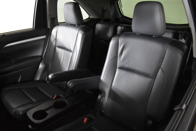 Vehicle image 13 of 30