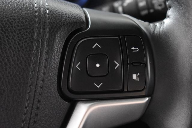 Vehicle image 21 of 30