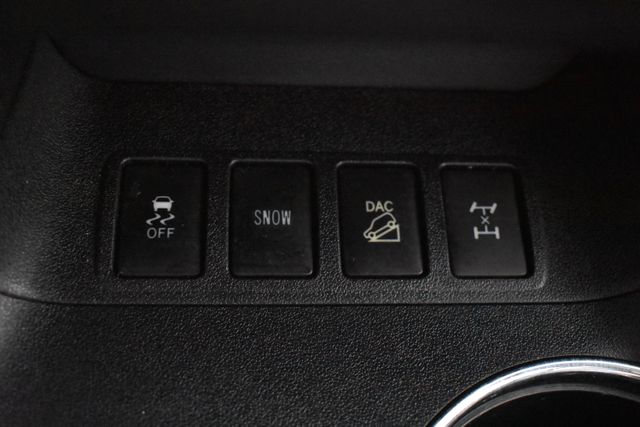 Vehicle image 27 of 30
