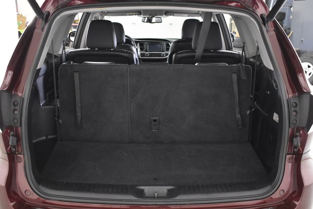 Vehicle image 14 of 30