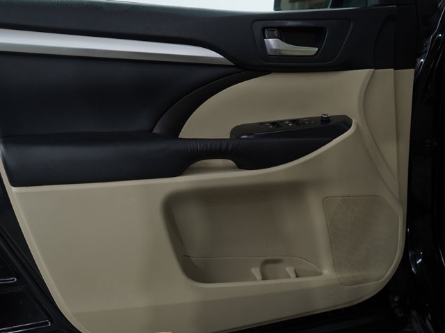 Vehicle image 22 of 30