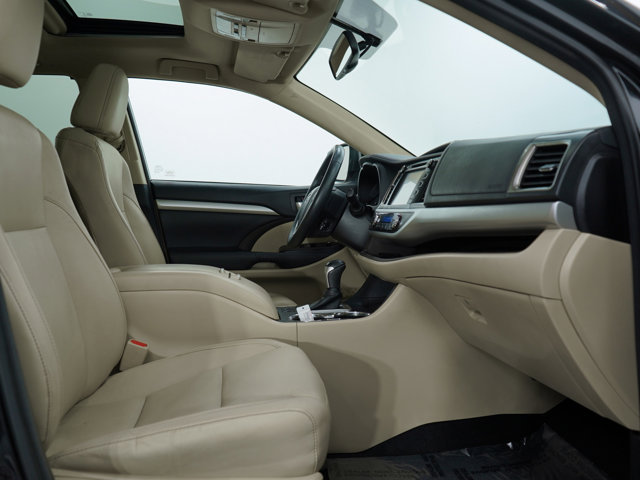 Vehicle image 14 of 30