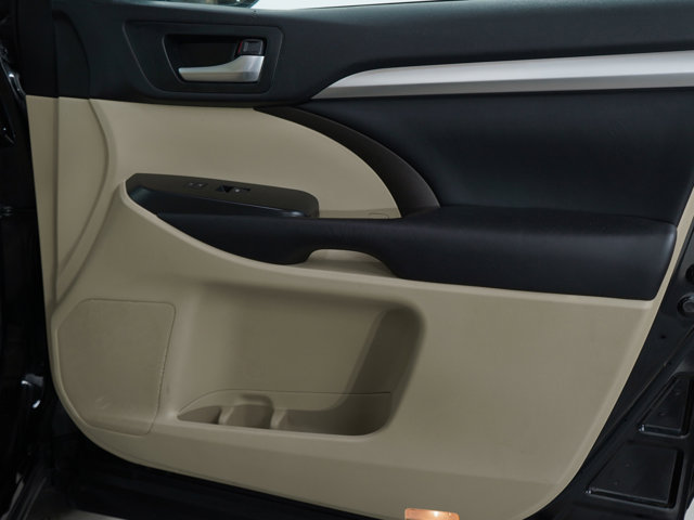 Vehicle image 23 of 30