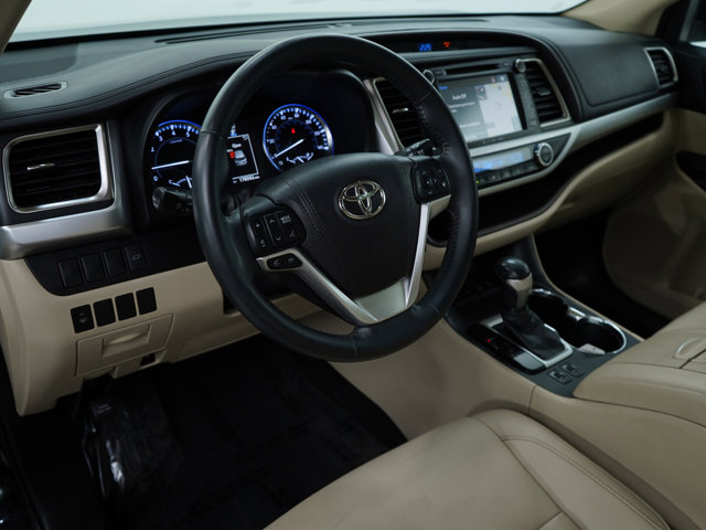 Vehicle image 16 of 30