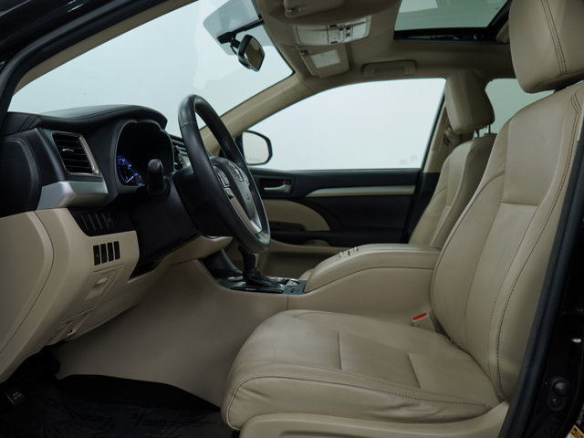 Vehicle image 13 of 30