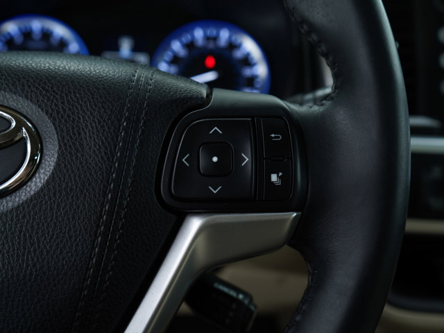 Vehicle image 17 of 30