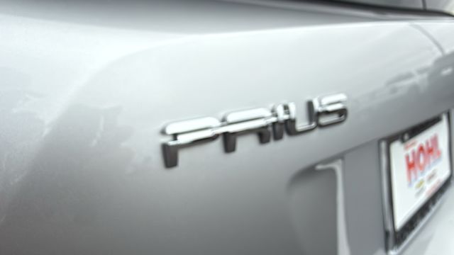 Vehicle image 28 of 30