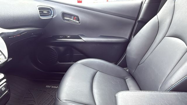 Vehicle image 12 of 30