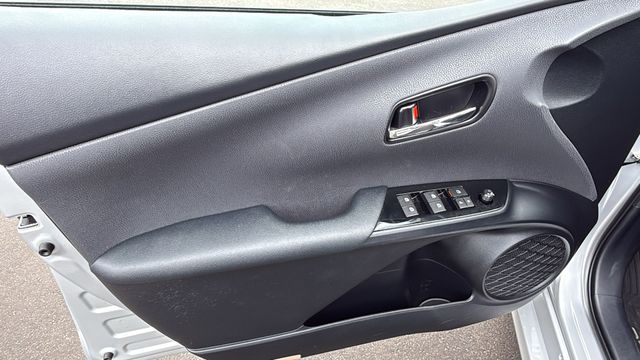 Vehicle image 23 of 30