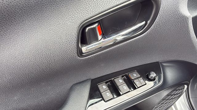Vehicle image 22 of 30