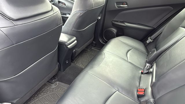 Vehicle image 24 of 30