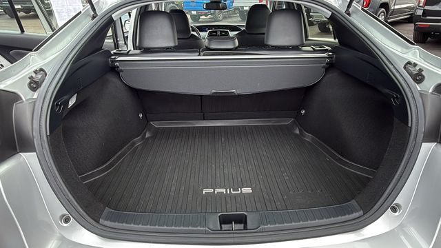 Vehicle image 27 of 30