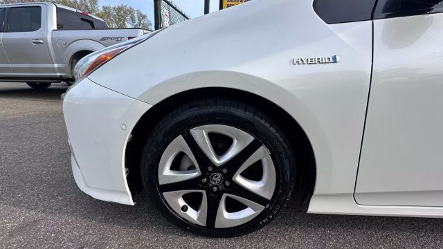 Vehicle image 9 of 32