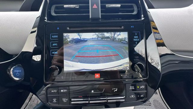 Vehicle image 14 of 32